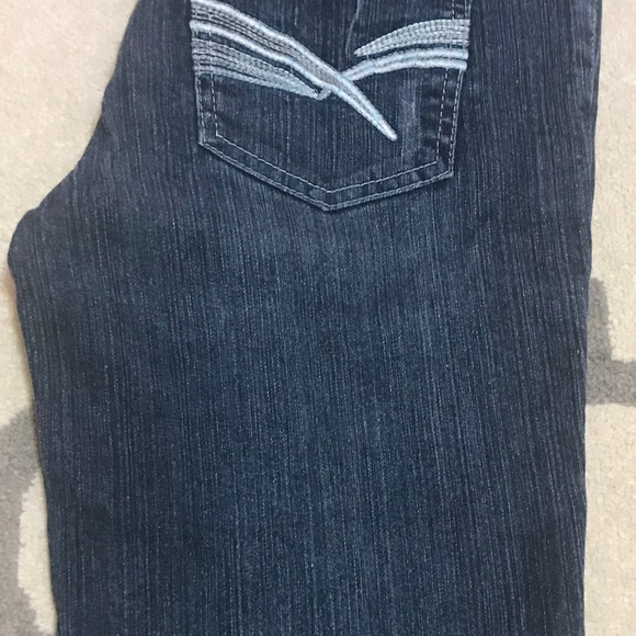 EUC JEAN BERMUDA SHORTS SO STYLISH AND COMFY!!⭐️❤️ - Picture 4 of 5